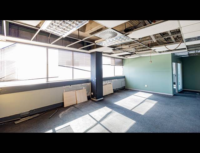 1,174M² OFFICE TO LET IN FERNDALE